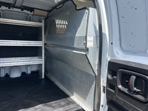 Used 2017 Chevrolet Express 2500 RWD image 18