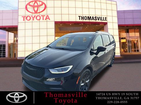 Used 2025 Chrysler Pacifica Limited FWD image 1