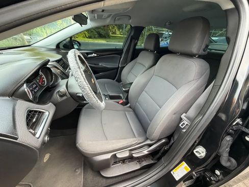 Used 2019 Chevrolet Cruze LT FWD image 21