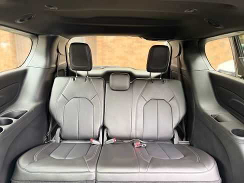 New 2026 Chrysler Pacifica Select AWD/4WD image 23