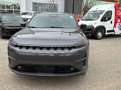 Used 2024 Jeep Wagoneer Launch Edition image 3