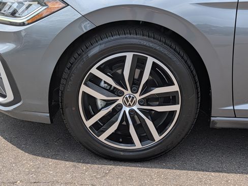 Certified 2025 Volkswagen Jetta SE FWD image 15