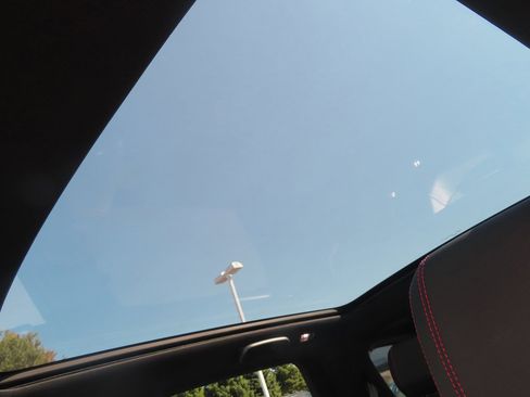 Used 2023 Land Rover Discovery Sport SE R-Dynamic image 25