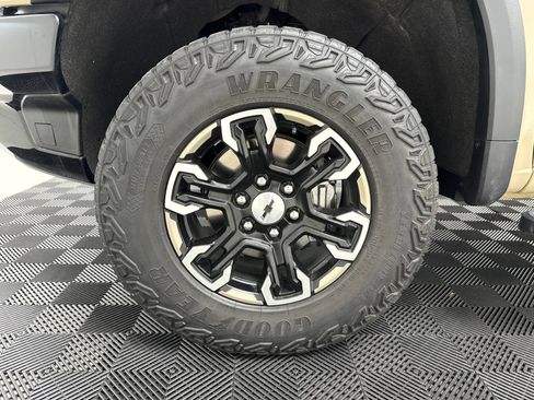 Used 2023 Chevrolet Silverado 1500 ZR2 AWD/4WD image 11