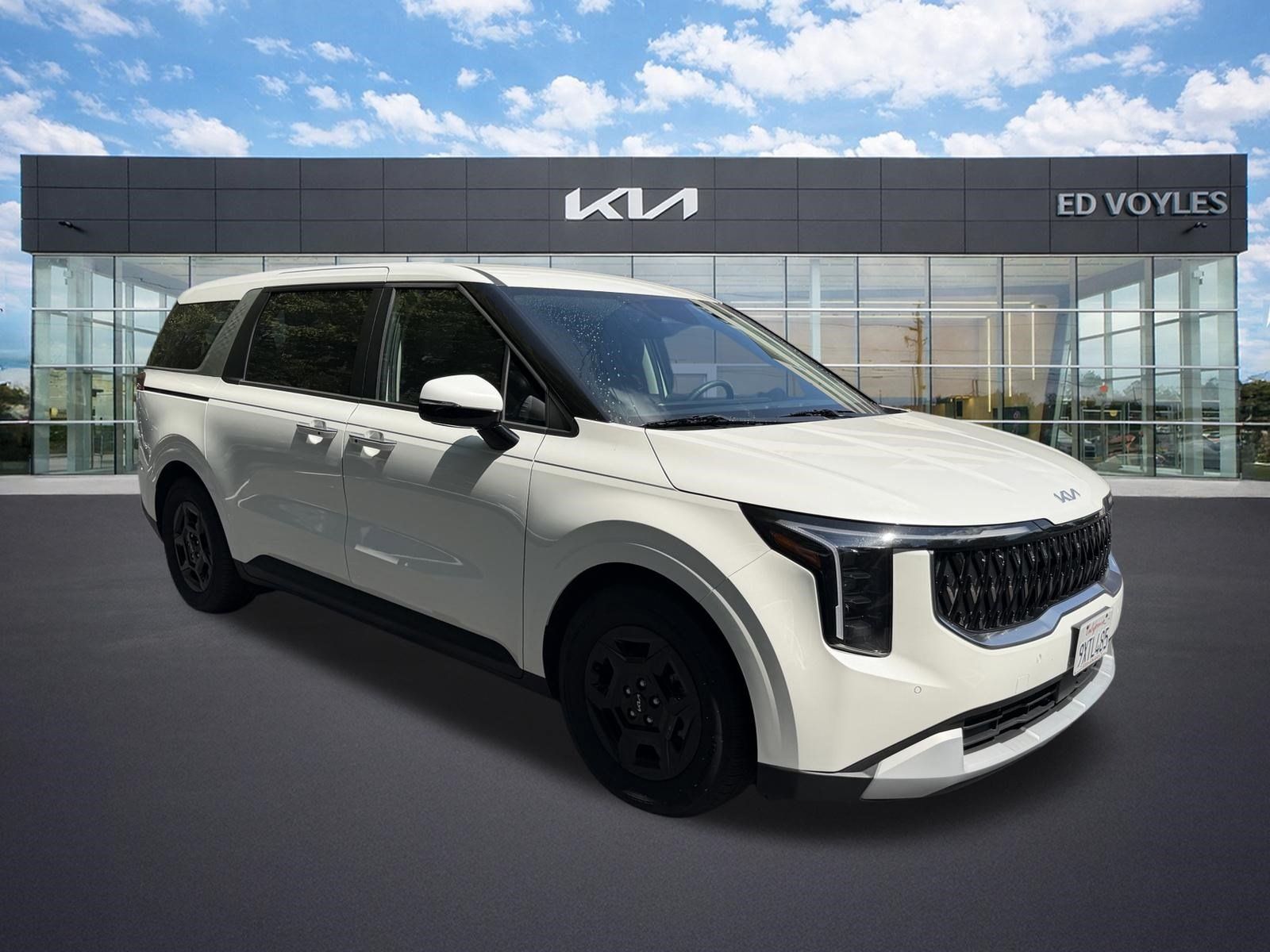 Certified 2026 Kia Carnival FWD image 1