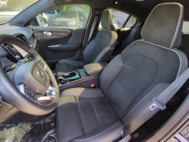 Certified 2023 Volvo C40 P8 Recharge Ultimate w/ Protection Package Premier AWD/4WD image 13
