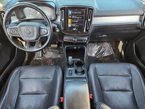 Used 2021 Volvo XC40 T4 Momentum FWD image 16