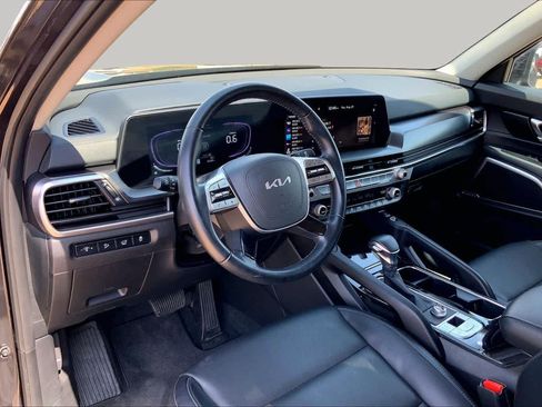 Certified 2025 Kia Telluride S FWD image 16