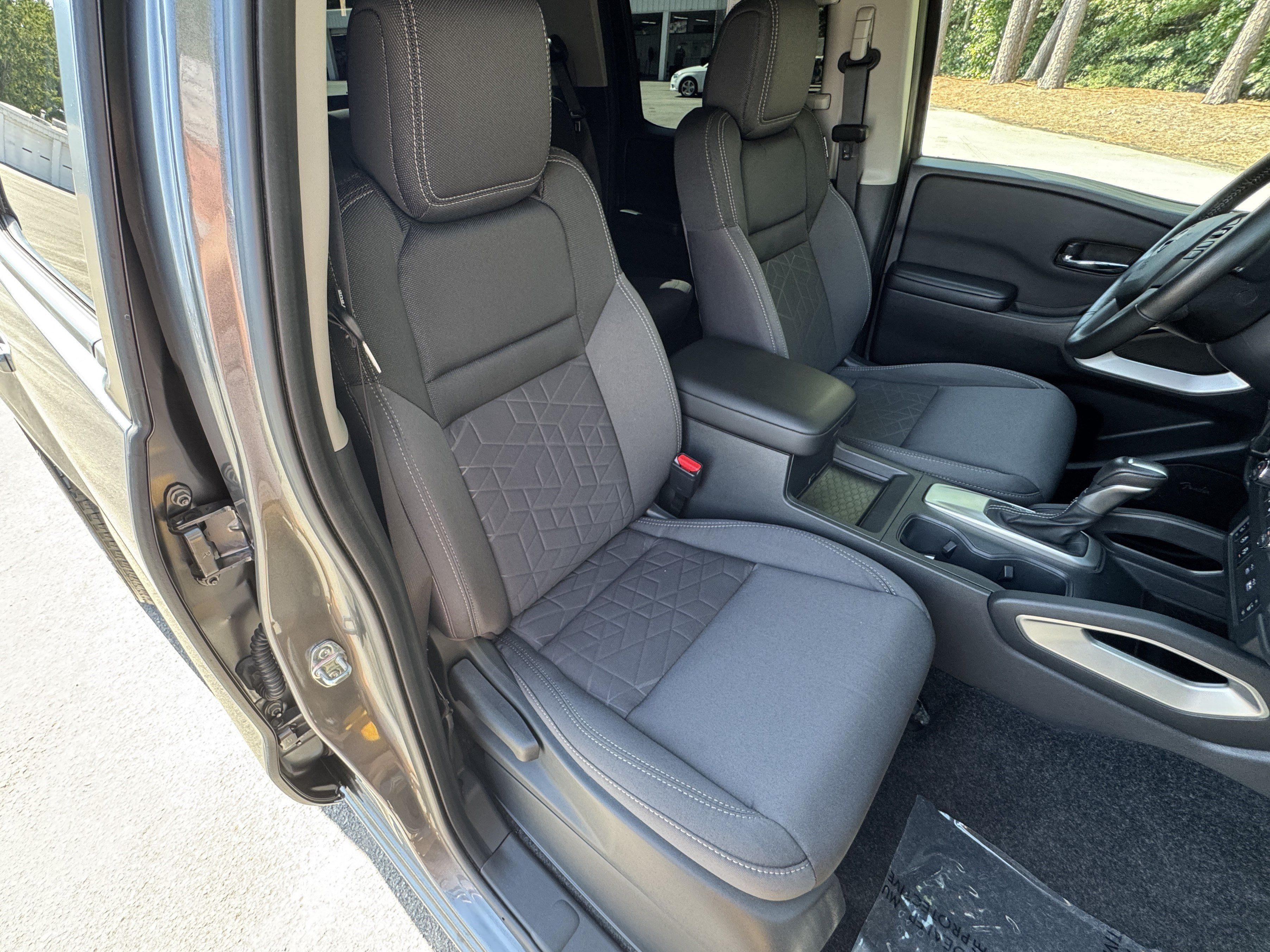 Used 2025 Nissan Frontier SV w/ SV Convenience Package AWD/4WD image 19