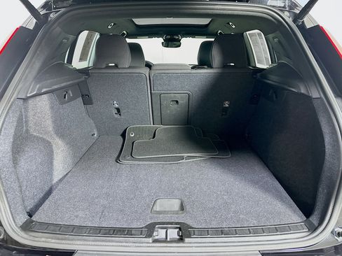 Used 2025 Volvo XC40 B5 Core image 29