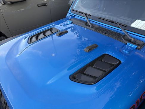 Used 2025 Jeep Wrangler Unlimited Rubicon AWD/4WD image 6