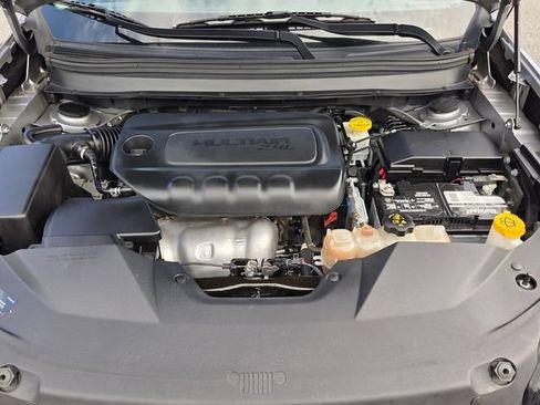 Used 2021 Jeep Cherokee Latitude FWD image 21