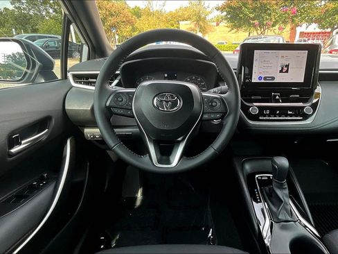 Used 2025 Toyota Corolla SE FWD image 5