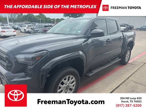 Used 2025 Toyota Tacoma SR RWD image 1