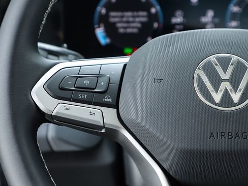 New 2026 Volkswagen Tiguan SE image 59