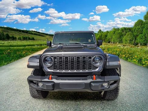 Used 2025 Jeep Gladiator Mojave AWD/4WD image 2