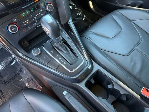 Used 2017 Ford Focus Titanium w/ Titanium Technology Package FWD image 18