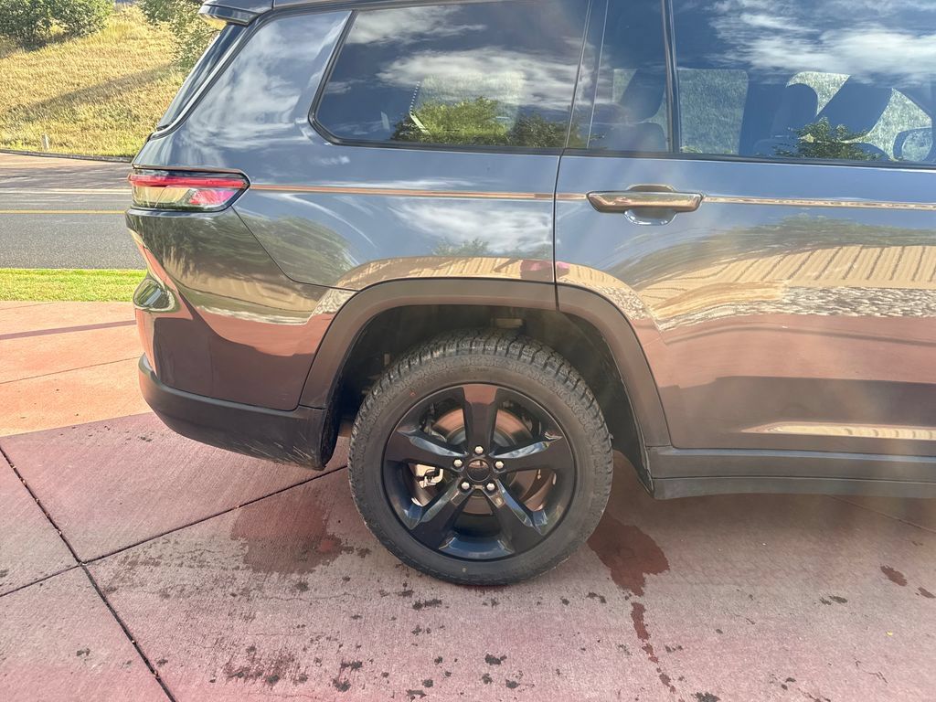 Used 2023 Jeep Grand Cherokee L Laredo AWD/4WD image 32