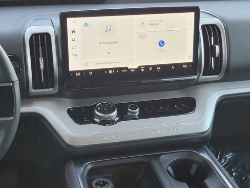 Used 2025 Ford Expedition Active image 15