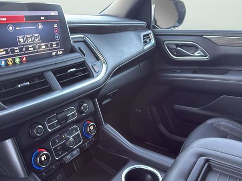 Used 2021 Chevrolet Tahoe LT w/ LT Signature Package image 17