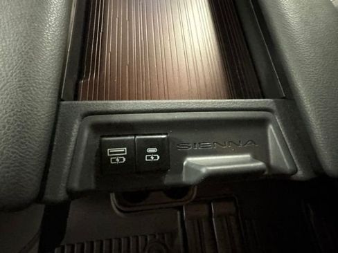 Used 2023 Toyota Sienna LE FWD image 27