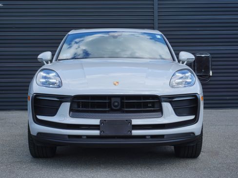 Certified 2024 Porsche Macan AWD/4WD image 11