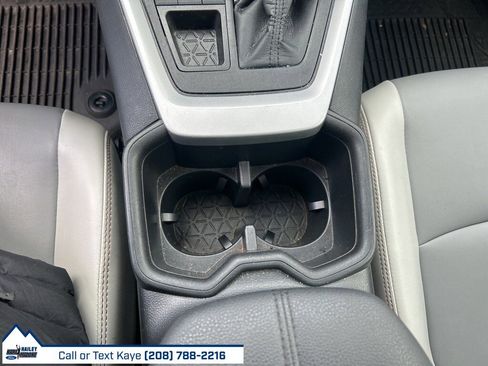 Used 2022 Toyota RAV4 XLE Premium image 29