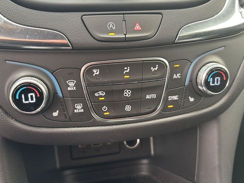 Used 2024 Chevrolet Equinox LT AWD/4WD image 24