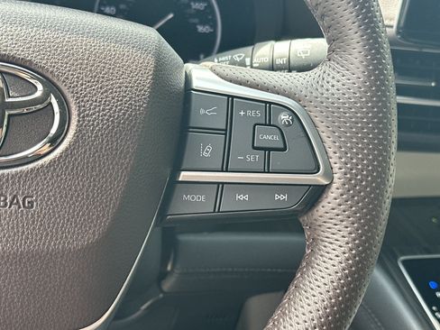 Used 2024 Toyota Sienna Platinum AWD/4WD image 19