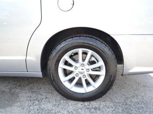 Used 2019 Dodge Grand Caravan SXT FWD image 9