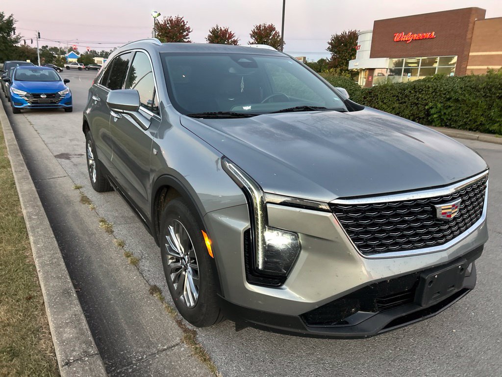 Used 2024 Cadillac XT4 Premium Luxury AWD/4WD image 2