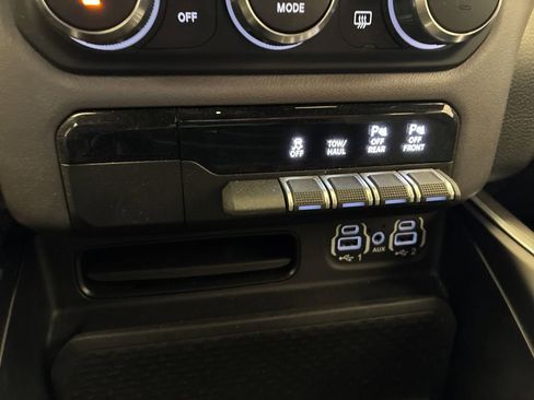 Used 2022 RAM 1500 Big Horn AWD/4WD image 23