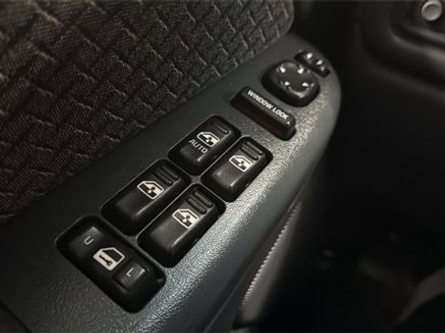 Used 2002 Chevrolet Avalanche 2500 image 21