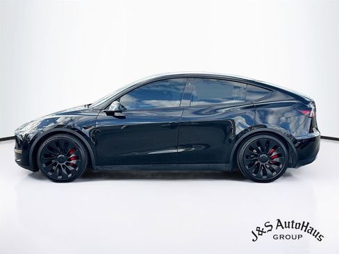 Used 2023 Tesla Model Y Performance image 4