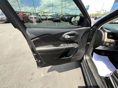 Used 2014 Jeep Cherokee Latitude AWD/4WD image 11