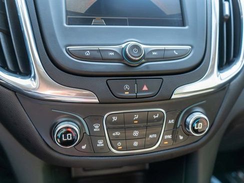 Used 2024 Chevrolet Equinox LT FWD image 28