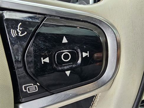 Used 2016 Volvo XC90 T6 Momentum w/ Momentum Plus Package image 21