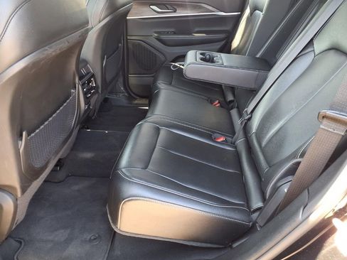 Used 2024 Jeep Grand Cherokee Limited image 22