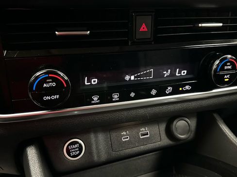 Used 2021 Nissan Rogue SV AWD/4WD image 21