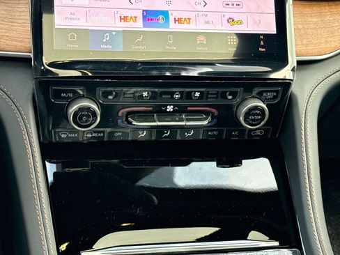 New 2025 Jeep Grand Cherokee Summit AWD/4WD image 17