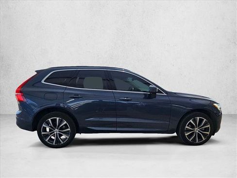 Used 2022 Volvo XC60 B5 Momentum w/ Advanced Package FWD image 4