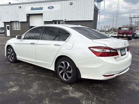 Used 2016 Honda Accord EX image 4