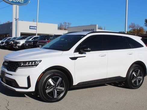 Used 2023 Kia Sorento EX image 2