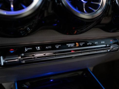 Certified 2025 Mercedes-Benz GLB 250 4MATIC image 24