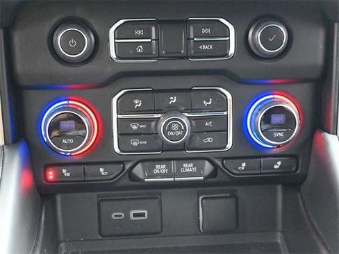 Used 2023 Chevrolet Tahoe Z71 w/ Luxury Package image 19