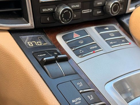 Used 2011 Porsche Panamera 4 image 28