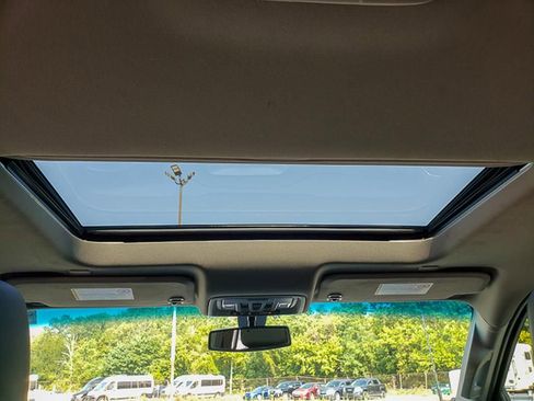 Used 2023 GMC Sierra 2500 SLT w/ SLT Convenience Package image 23