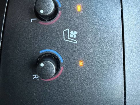 Used 2011 Toyota Avalon Limited image 10