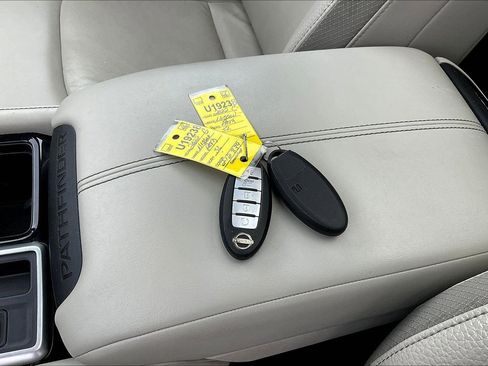 Used 2022 Nissan Pathfinder SL w/ SL Premium Package image 11