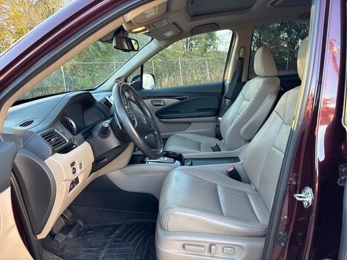 Used 2017 Honda Pilot Touring image 6